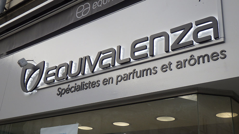 Enseigne pour Equivalenza