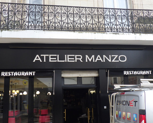 Enseigne pour le restaurant Atelier Manzo